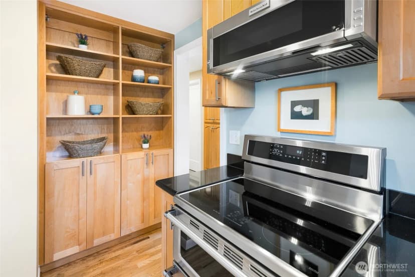 Property photo for 5549 39th Avenue Ne, Seattle photo 8