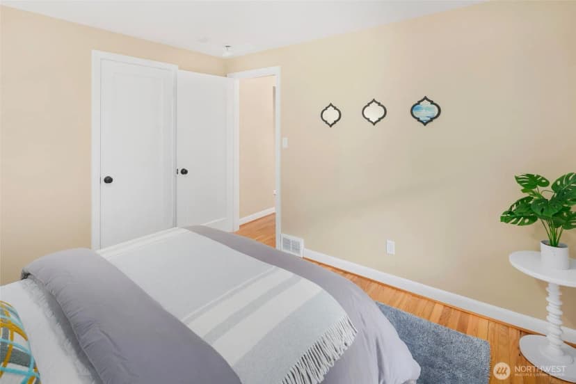 Property photo for 5549 39th Avenue Ne, Seattle photo 15