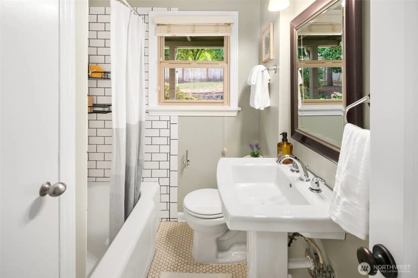 Property photo for 5549 39th Avenue Ne, Seattle photo 13