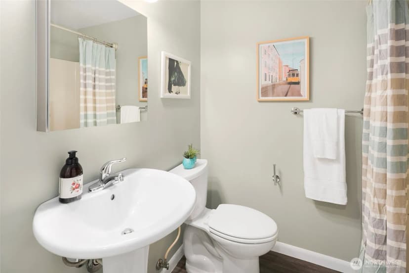 Property photo for 5549 39th Avenue Ne, Seattle photo 16