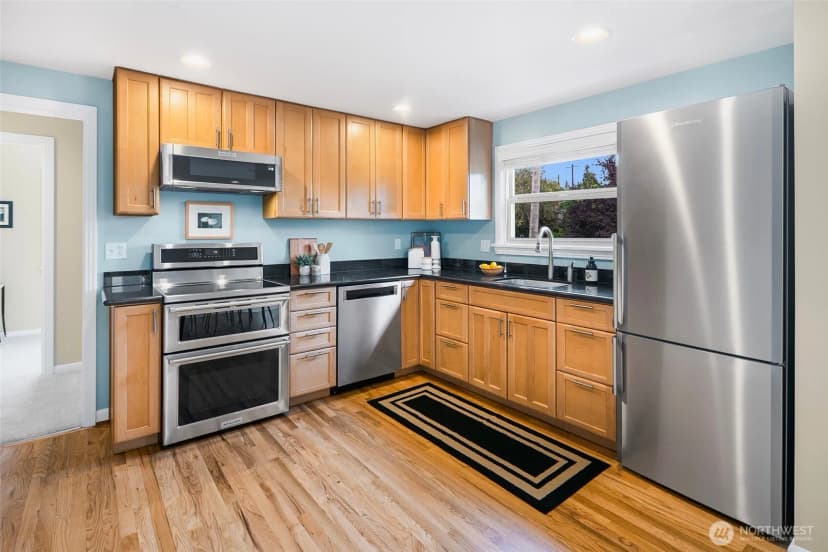Property photo for 5549 39th Avenue Ne, Seattle photo 6