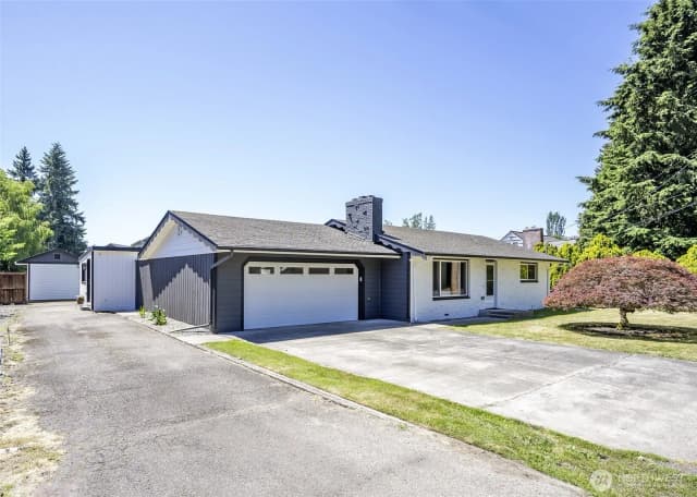 Property photo for 15512 Elm Street E, Sumner photo 2
