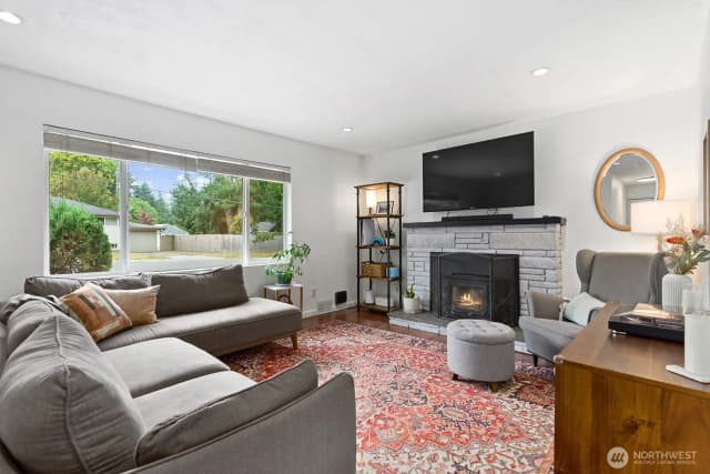Property photo for 320 S 120th Street, Burien photo 4
