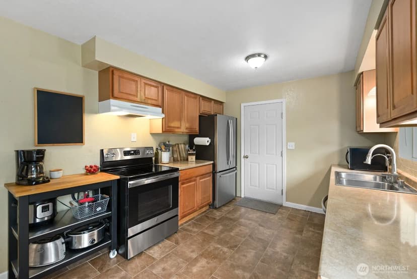 Property photo for 320 S 120th Street, Burien photo 10