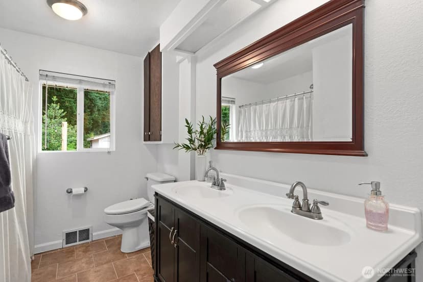 Property photo for 320 S 120th Street, Burien photo 18