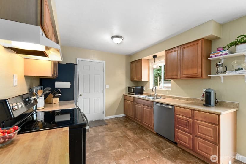 Property photo for 320 S 120th Street, Burien photo 11