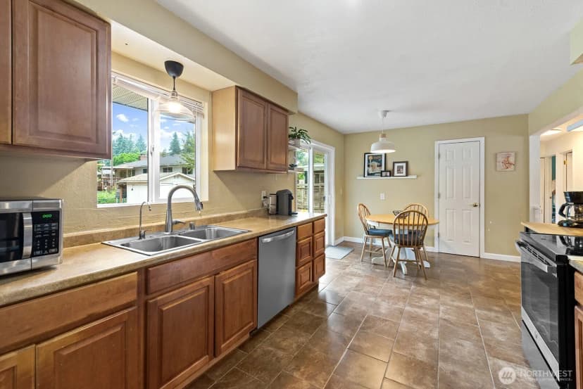 Property photo for 320 S 120th Street, Burien photo 9