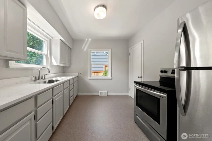 Property photo for 13726 23rd Avenue Ne, Seattle photo 7