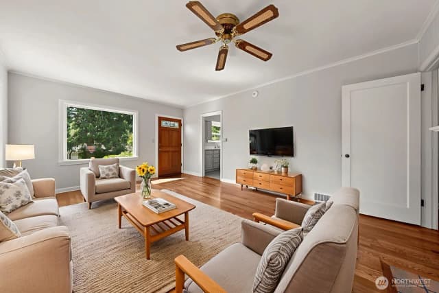 Property photo for 13726 23rd Avenue Ne, Seattle photo 4