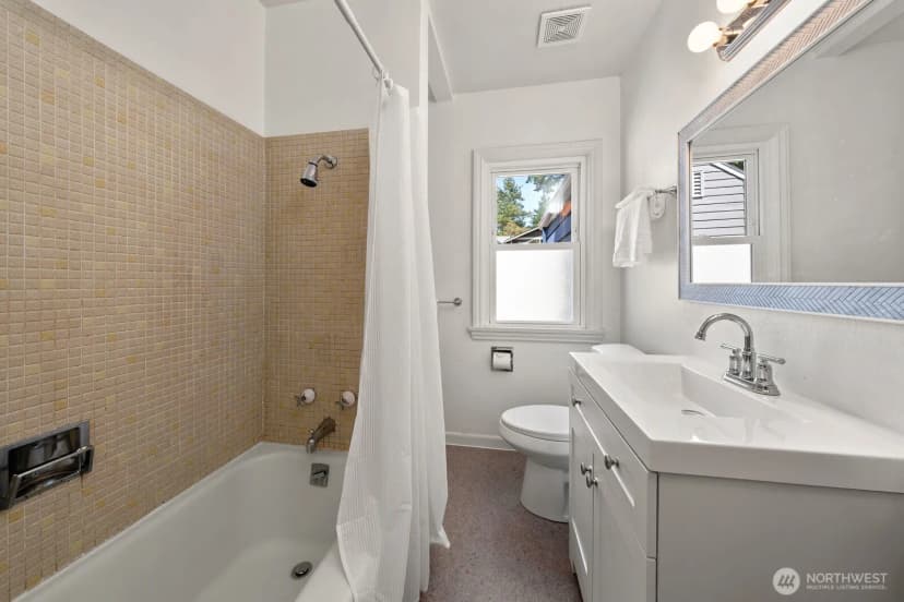 Property photo for 13726 23rd Avenue Ne, Seattle photo 12