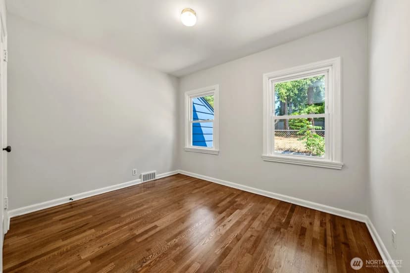 Property photo for 13726 23rd Avenue Ne, Seattle photo 14