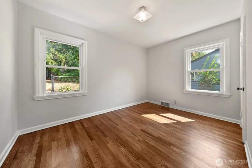 Property photo for 13726 23rd Avenue Ne, Seattle photo 11