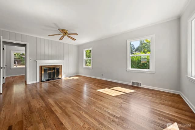 Property photo for 13726 23rd Avenue Ne, Seattle photo 3
