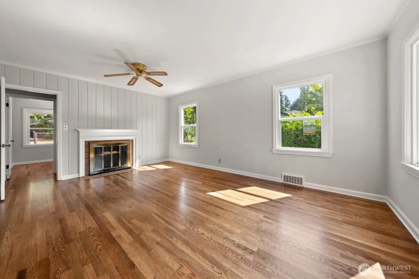Property photo for 13726 23rd Avenue Ne, Seattle photo 3