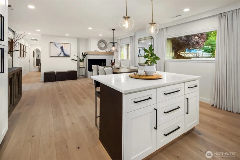 Property photo for 15925 70th Avenue Ne, Kenmore photo 12