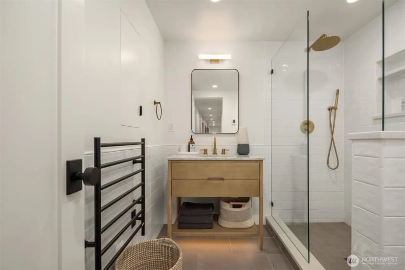 Property photo for 15925 70th Avenue Ne, Kenmore photo 32