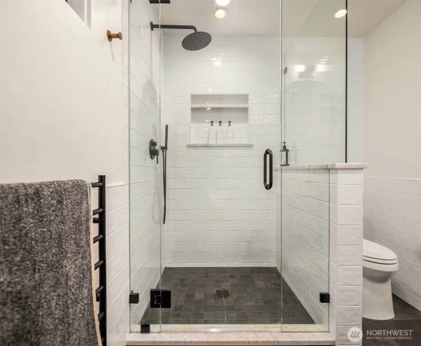 Property photo for 15925 70th Avenue Ne, Kenmore photo 18