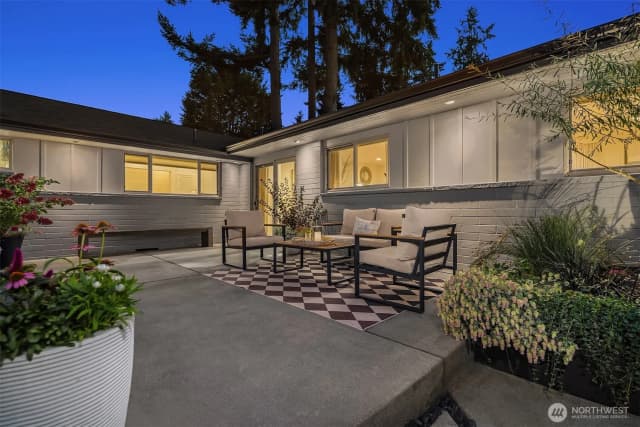 Property photo for 15925 70th Avenue Ne, Kenmore photo 4
