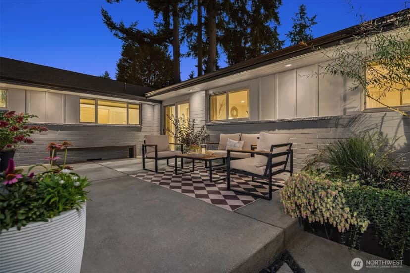 Property photo for 15925 70th Avenue Ne, Kenmore photo 4