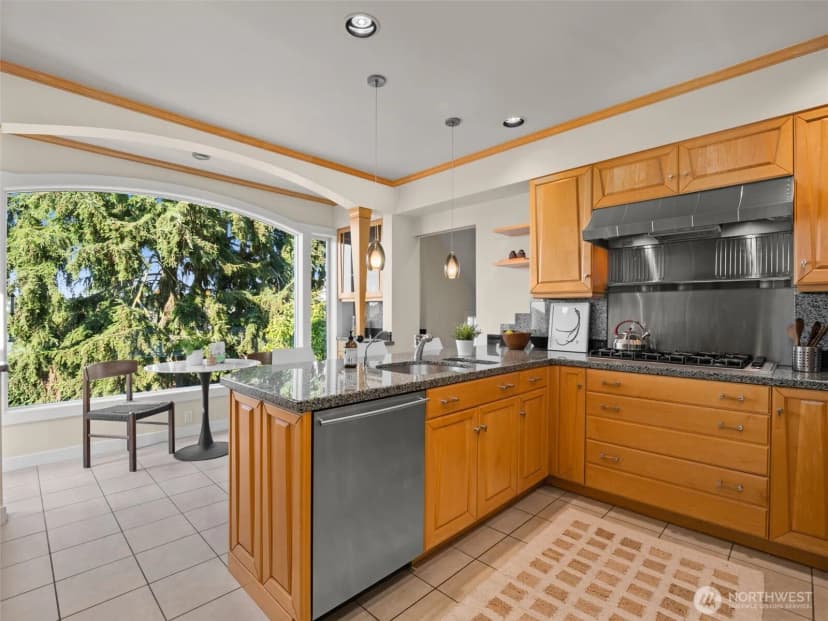 Property photo for 816 W Blaine Street, Seattle photo 13
