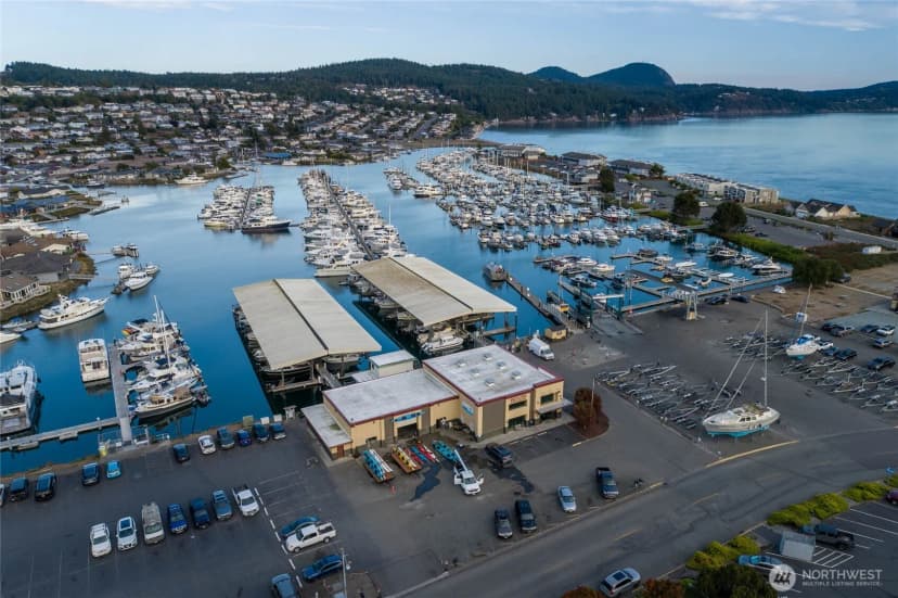 Property photo for 1800 Skyline Way #205, Anacortes photo 26
