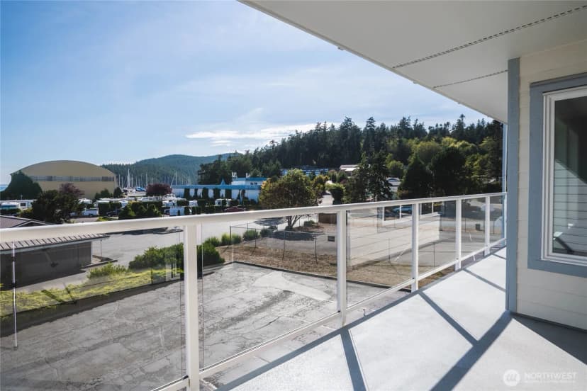 Property photo for 1800 Skyline Way #205, Anacortes photo 16