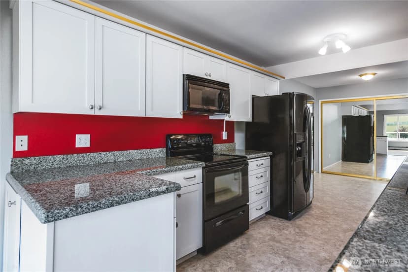 Property photo for 1800 Skyline Way #205, Anacortes photo 3