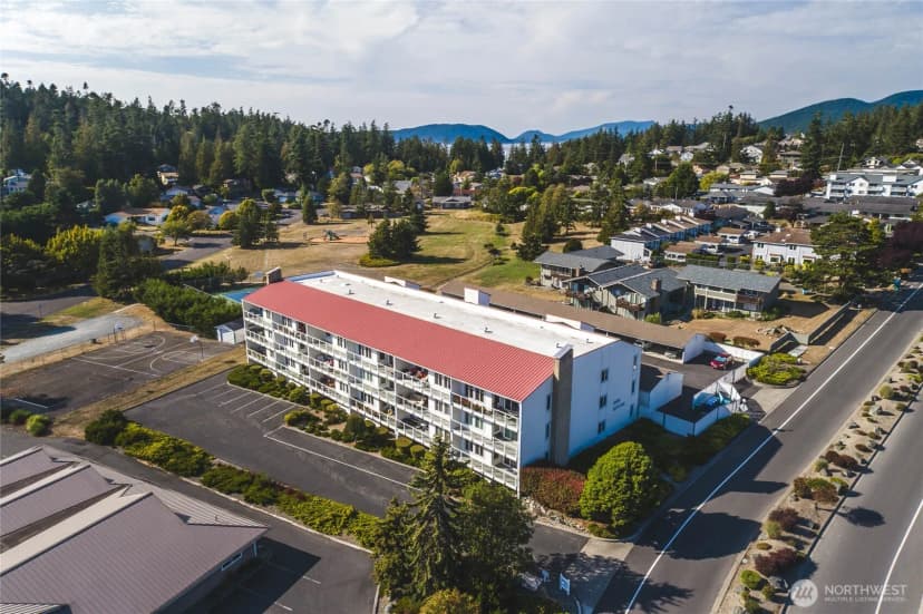 Property photo for 1800 Skyline Way #205, Anacortes photo 21