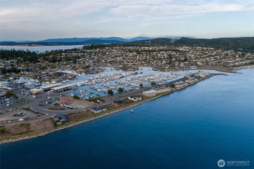 Property photo for 1800 Skyline Way #205, Anacortes photo 24