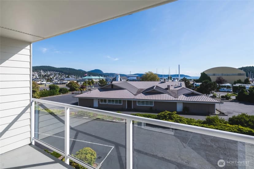 Property photo for 1800 Skyline Way #205, Anacortes photo 17
