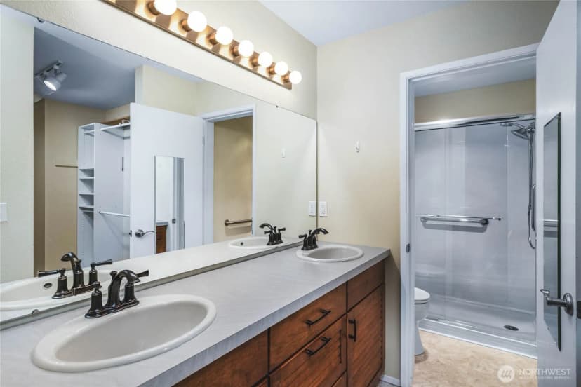 Property photo for 1800 Skyline Way #205, Anacortes photo 10