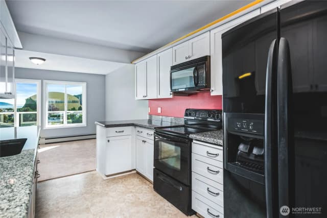 Property photo for 1800 Skyline Way #205, Anacortes photo 2