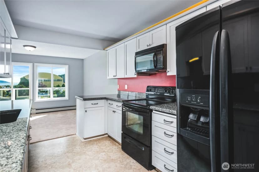 Property photo for 1800 Skyline Way #205, Anacortes photo 2