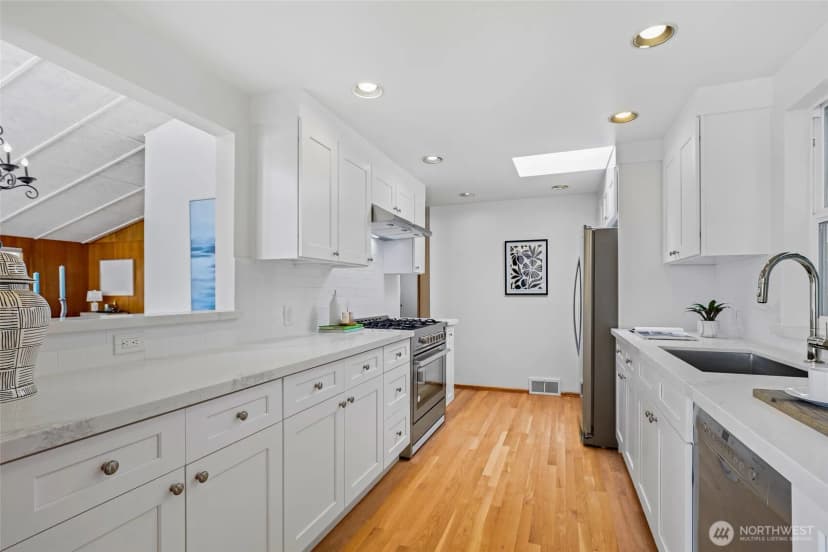 Property photo for 4100 Ne Surber Drive, Seattle photo 8