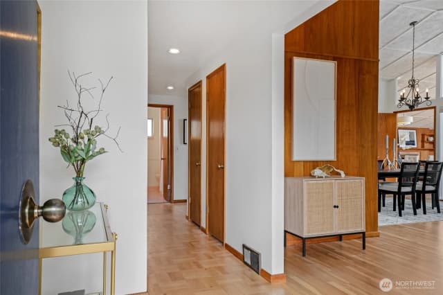 Property photo for 4100 Ne Surber Drive, Seattle photo 3
