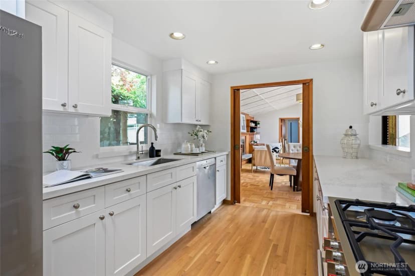 Property photo for 4100 Ne Surber Drive, Seattle photo 9