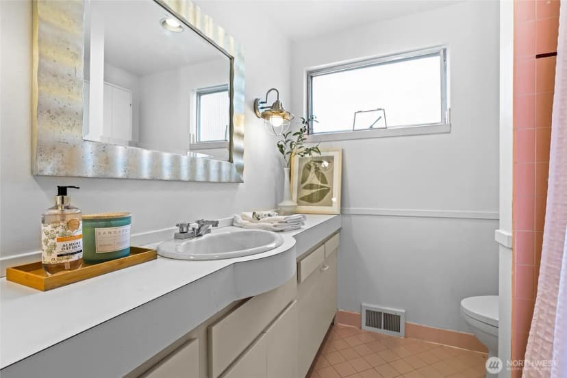 Property photo for 4100 Ne Surber Drive, Seattle photo 22
