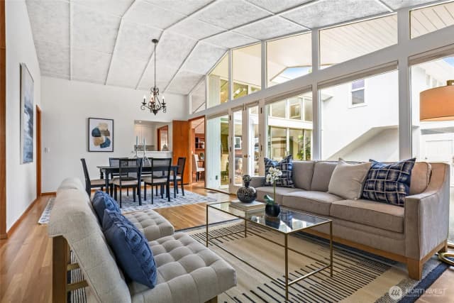Property photo for 4100 Ne Surber Drive, Seattle photo 4