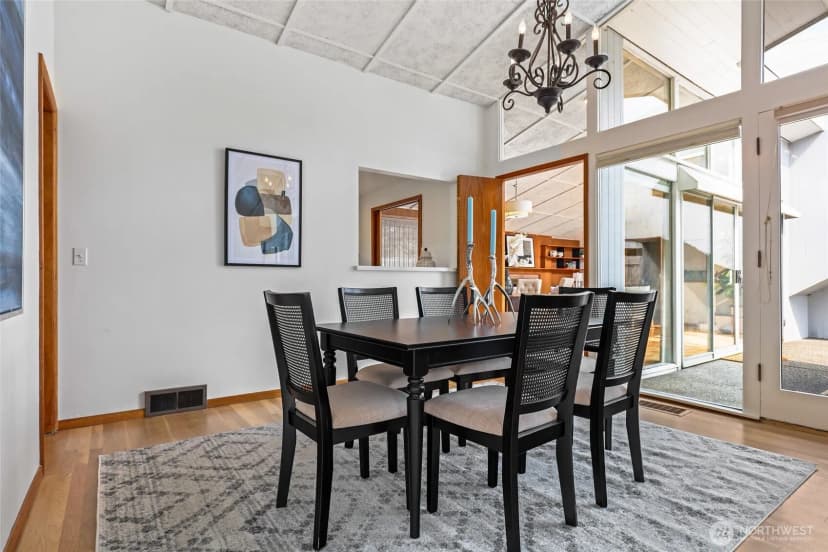 Property photo for 4100 Ne Surber Drive, Seattle photo 6