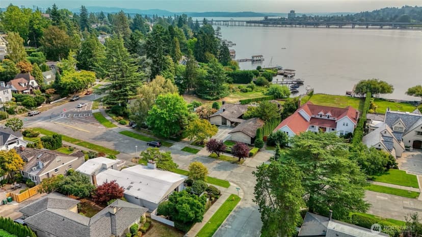 Property photo for 4100 Ne Surber Drive, Seattle photo 35