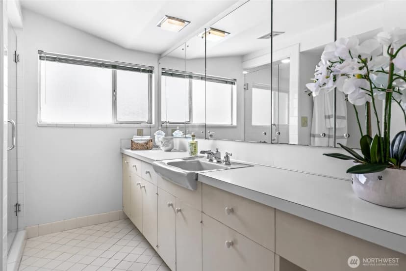 Property photo for 4100 Ne Surber Drive, Seattle photo 17