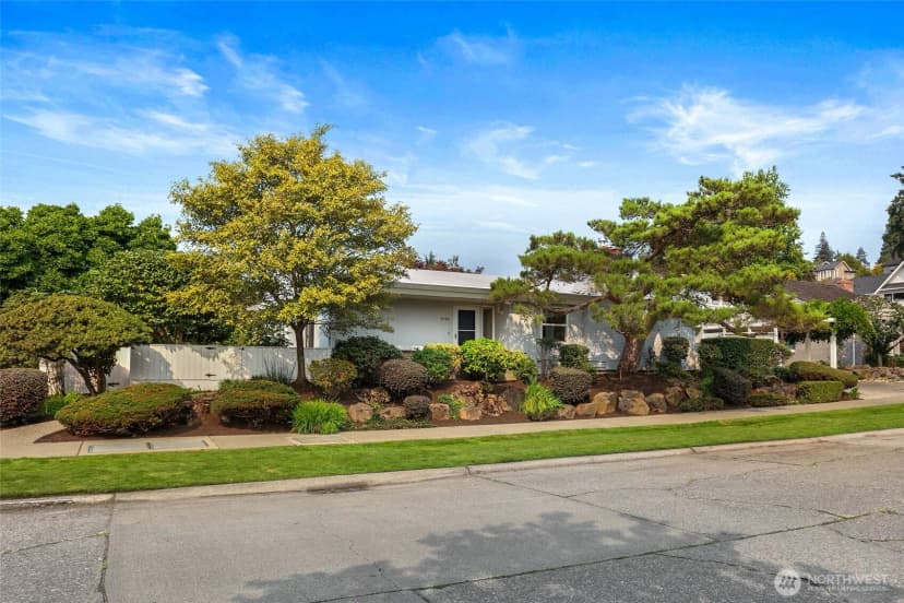 Property photo for 4100 Ne Surber Drive, Seattle photo 2