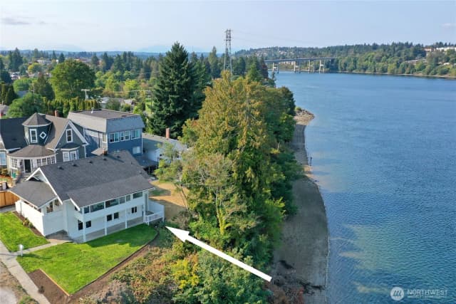 Property photo for 110 11th St Pl, Bremerton photo 2