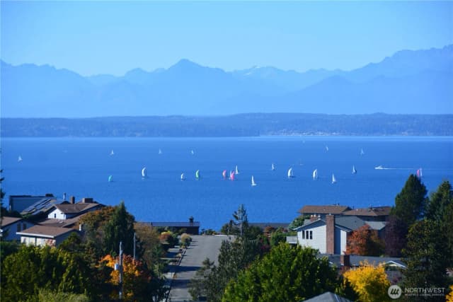 Property photo for 12520 9th Avenue Nw, Seattle photo 2
