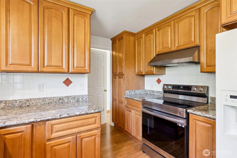 Property photo for 12055 25th Avenue Ne, Seattle photo 8
