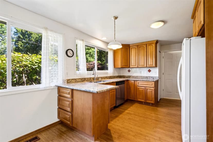 Property photo for 12055 25th Avenue Ne, Seattle photo 9
