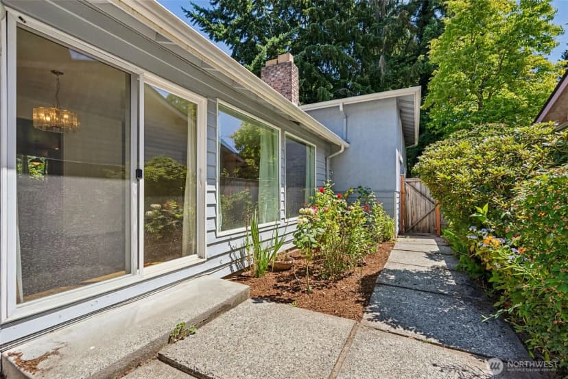 Property photo for 12055 25th Avenue Ne, Seattle photo 28