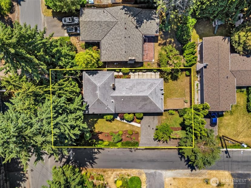 Property photo for 12055 25th Avenue Ne, Seattle photo 36