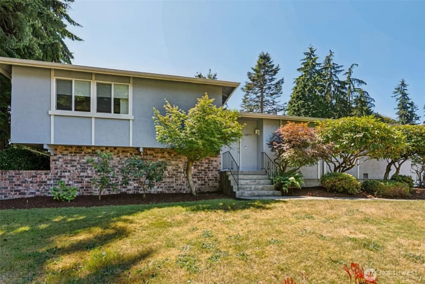 Property photo for 12055 25th Avenue Ne, Seattle photo 34