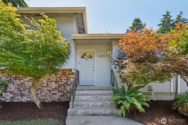 Property photo for 12055 25th Avenue Ne, Seattle photo 4
